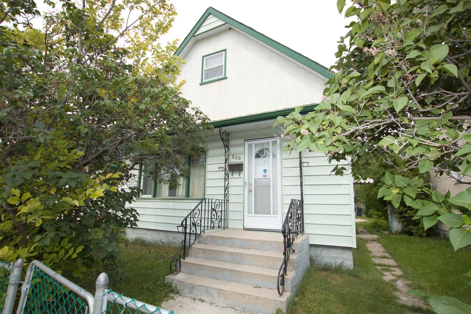 Active listing at 633 Alfred Avenue, Winnipeg, MB, priced at $149,900, represented by MIB Division at Royal LePage Prime