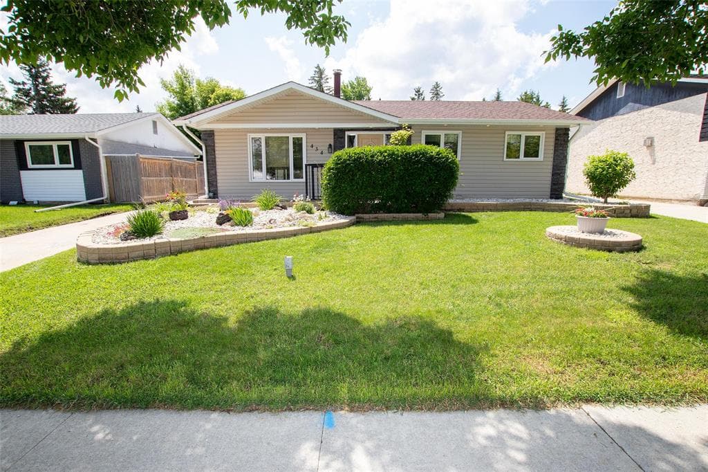 Recently sold home at 434 Gilmore Avenue, Winnipeg, MB R2G 2G6, transacted by MIB Division at Royal LePage Prime